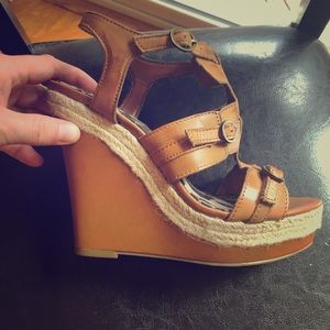 Super cute and comfy wedge sandals